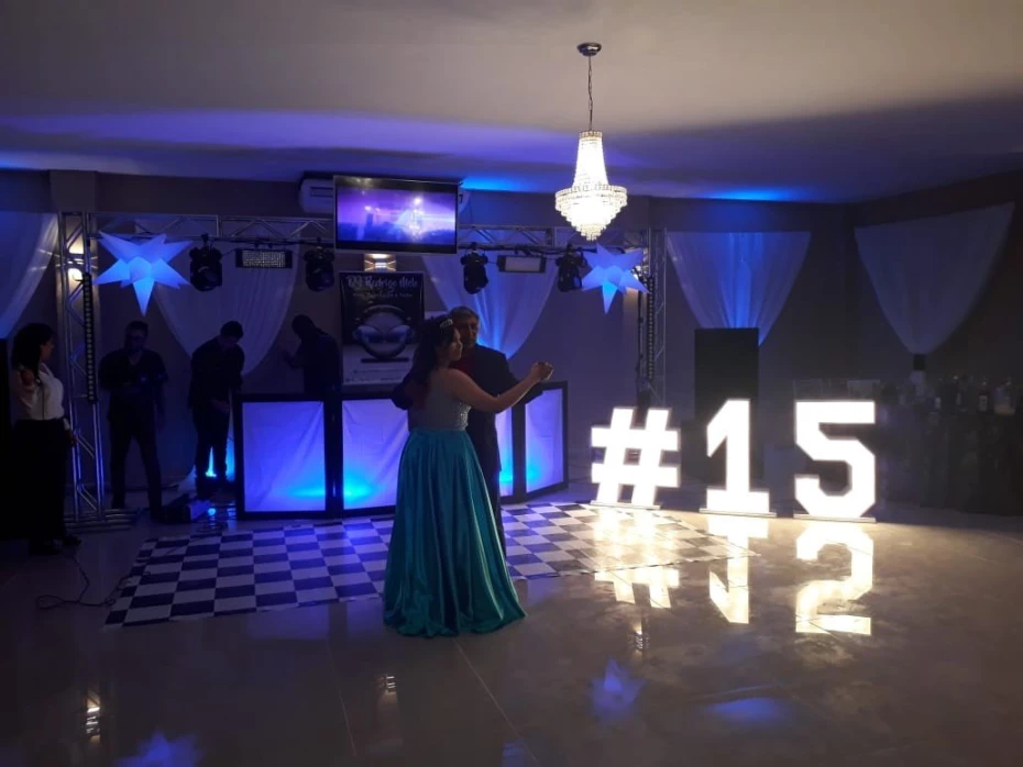 Foto 7:  — Som, iluminação e Telão - DJ Rodrigo