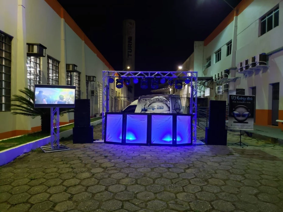 Foto 9:  — Som, iluminação e Telão - DJ Rodrigo